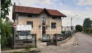 5-Zimmer Haus in Gazzada Schianno, Italy, Nr. 263544