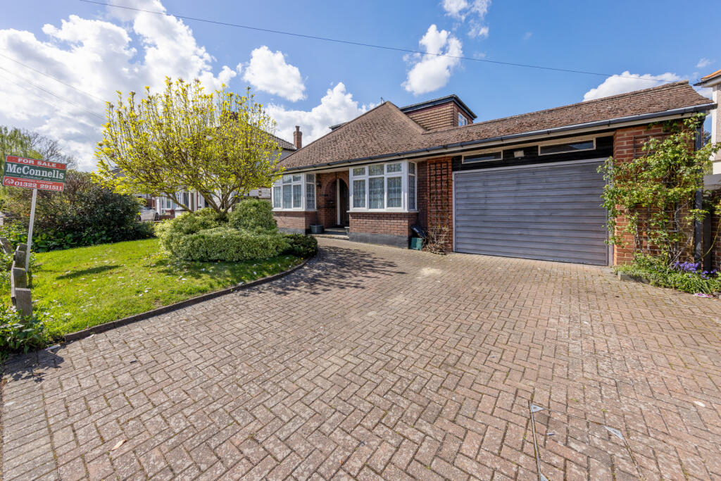 3 bedrooms Bungalow in Bexleyheath, United Kingdom No. 6180