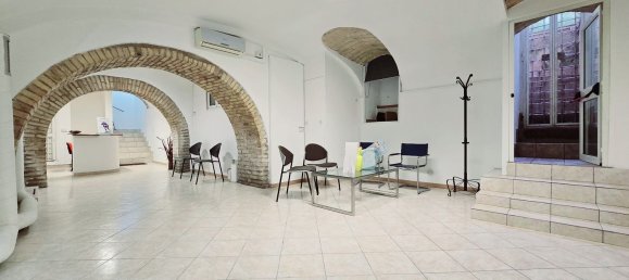 200m² Office in Rome, Italy No. 93502 8