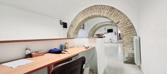 200m² Office in Rome, Italy No. 93502 4