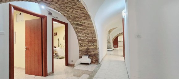 200m² Office in Rome, Italy No. 93502 5