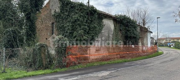 3 bedrooms House in Granze, Italy No. 142895 2