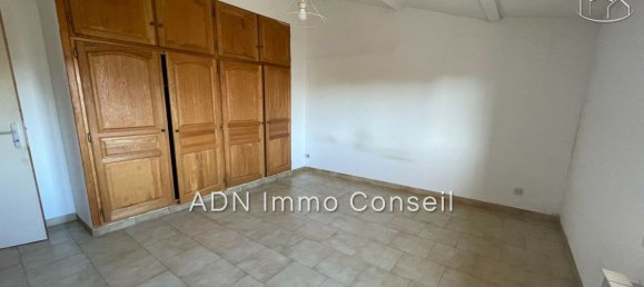 Casa de 5 dormitorios en Miramas, France No. 326623 10