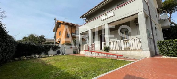 7 bedrooms Villa in Rome, Italy No. 317290 3