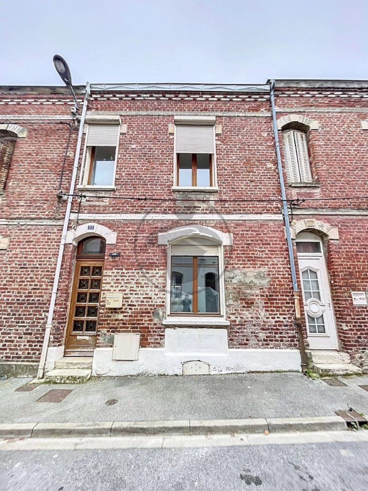 Casa de 2 dormitorios en Saint-Quentin, France No. 160578