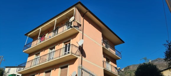 4 rooms Apartment in Neirone, Italy No. 272394 2