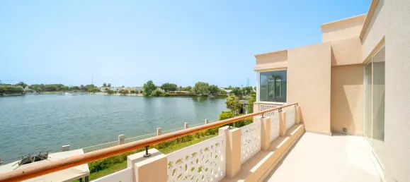 Villa de 4 dormitorios en The Lakes, UAE No. 106143 12