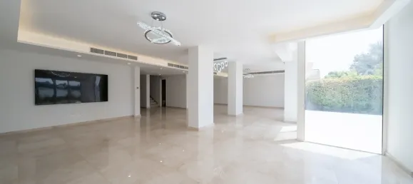 Villa de 4 dormitorios en The Lakes, UAE No. 106143 3