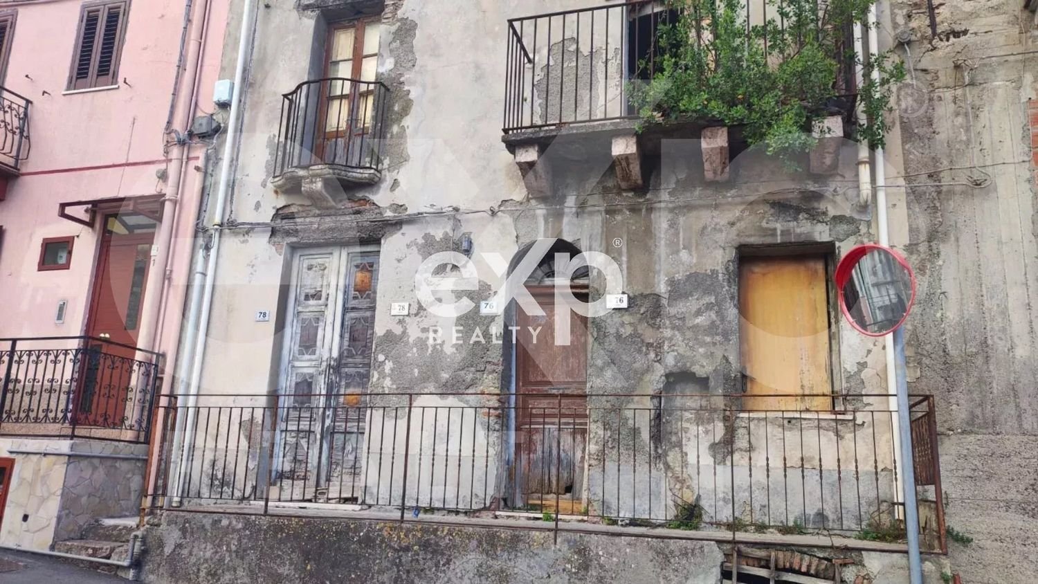 Casa de 6 dormitorios en Villafranca Tirrena, Italy No. 363667