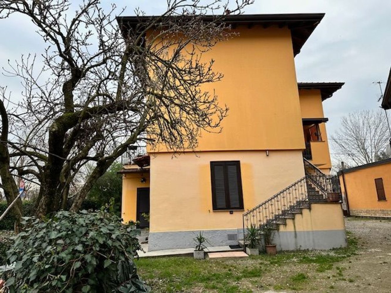 3 rooms Apartment in Vimodrone, Italy No. 223100