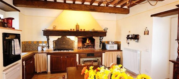 6 bedrooms House in Cortona, Italy No. 230098 4