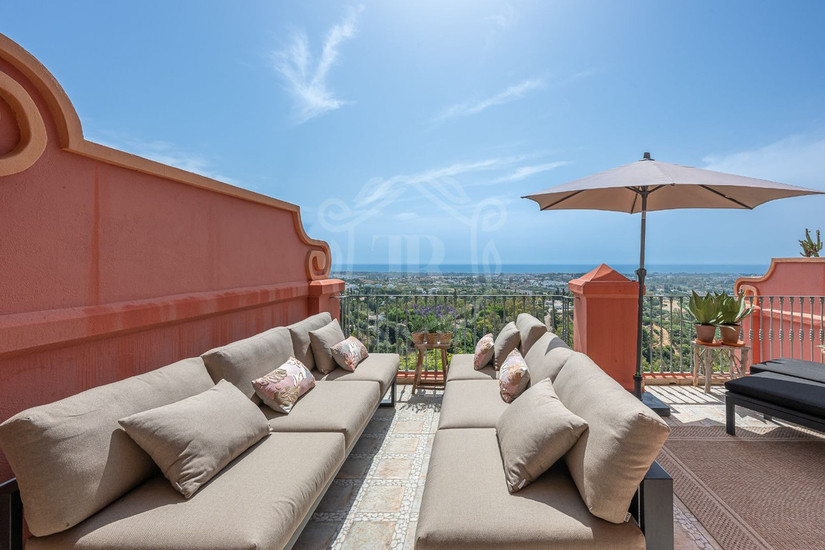 4 bedrooms Duplex in La Quinta, Spain No. 261136