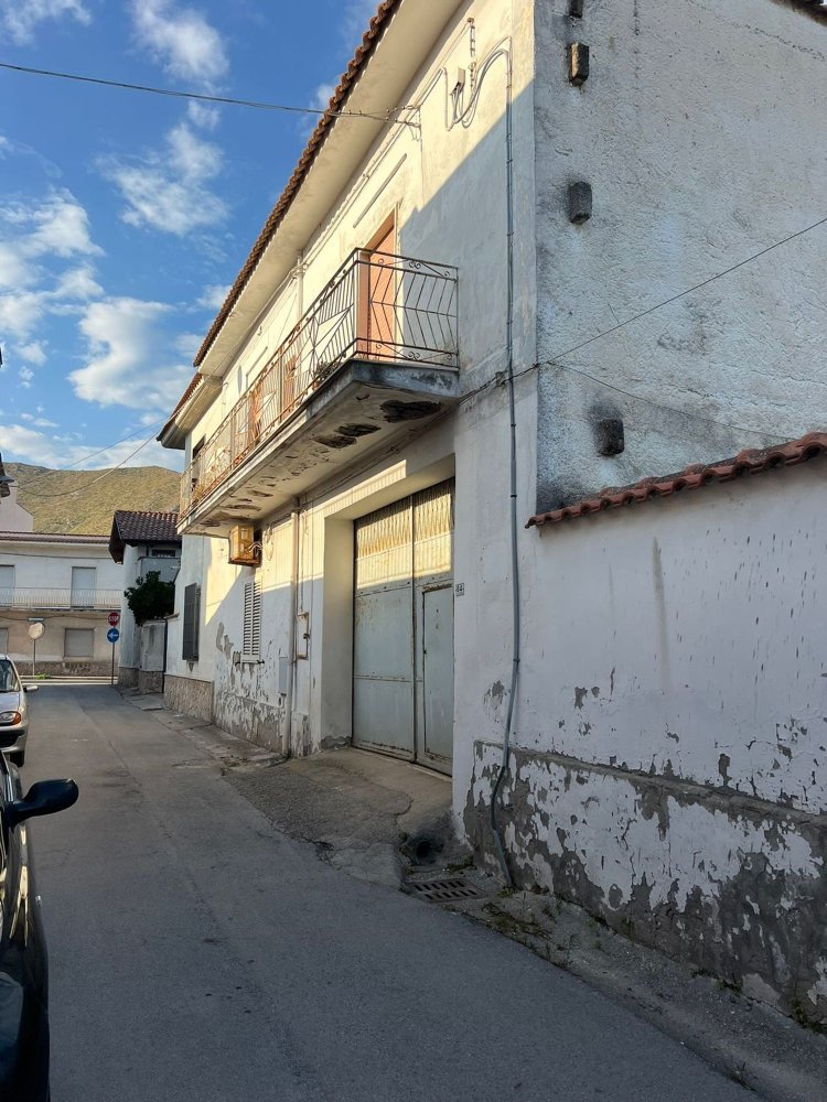 6 rooms House in Mondragone, Italy No. 224035