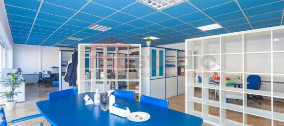 مستودع في Solaro, Italy 350متر مربع رقم 75107 12