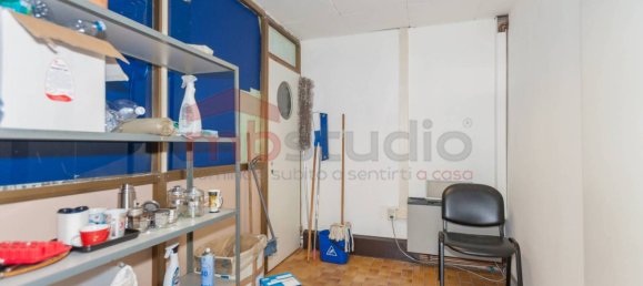 مستودع في Solaro, Italy 350متر مربع رقم 75107 4