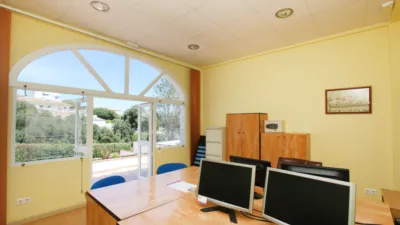 Офис с 2 спальнями в Бенальмадена, Испания № 24036