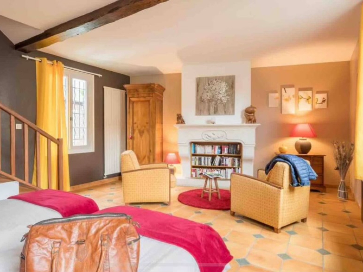 6 bedrooms House in Compiegne, France No. 241479