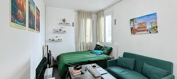 Studio à Clichy, France No. 141267 3