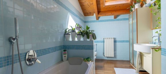 Apartamento de 4 dormitorios en Usmate Velate, Italy No. 364639 39