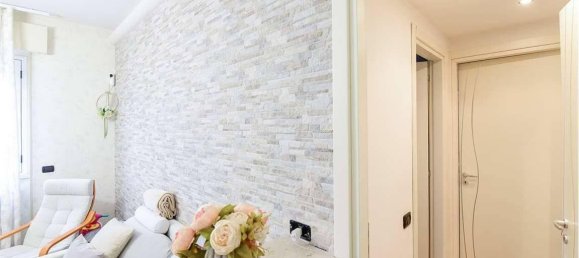 2-salle Appartement à Desio, Italy No. 38769 5