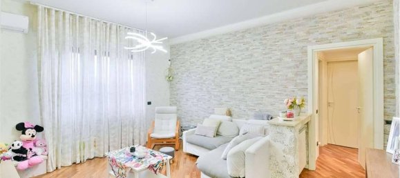 2-salle Appartement à Desio, Italy No. 38769 4