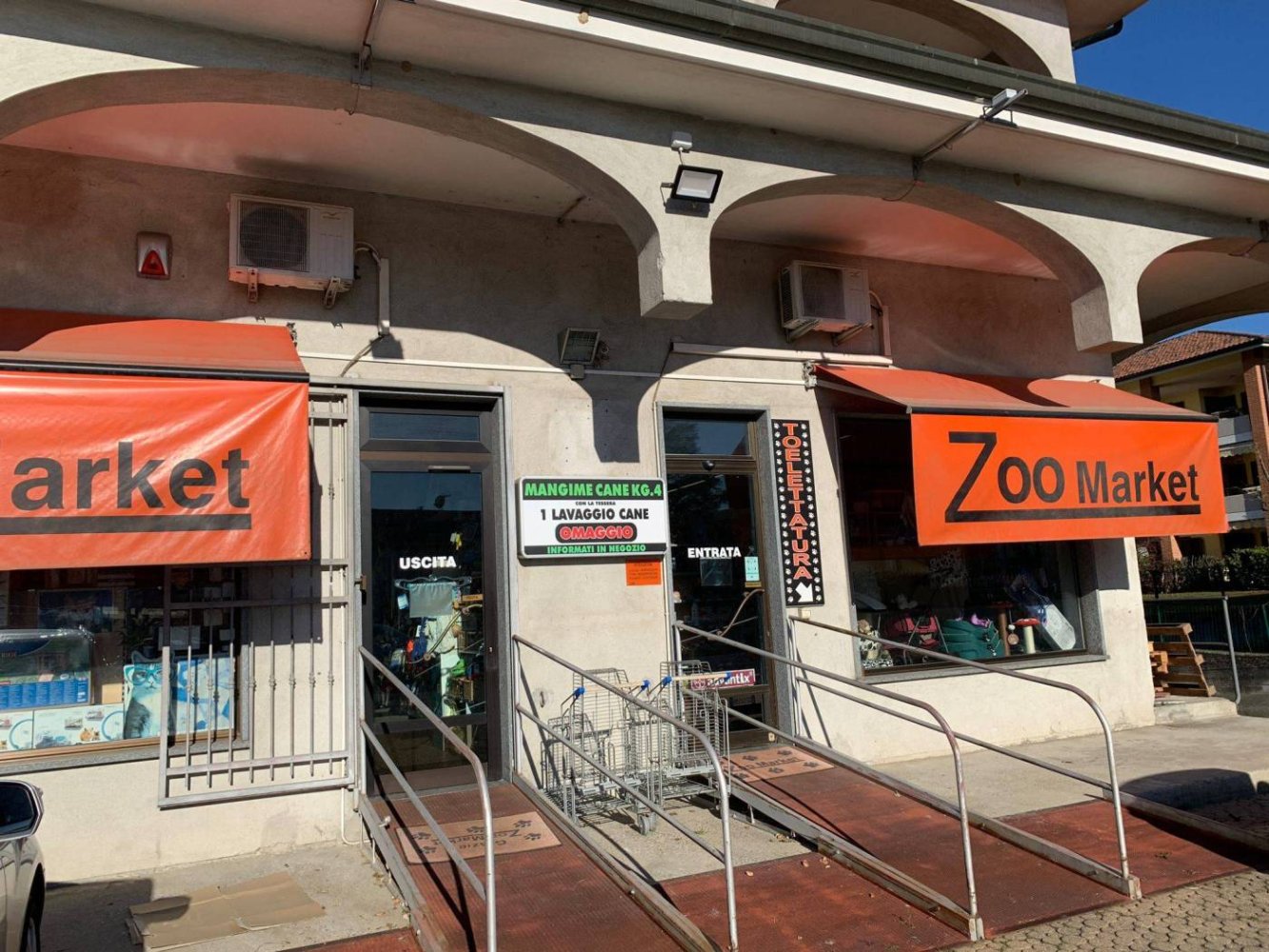 5 rooms Commercial property in Ivrea, Italy No. 173972