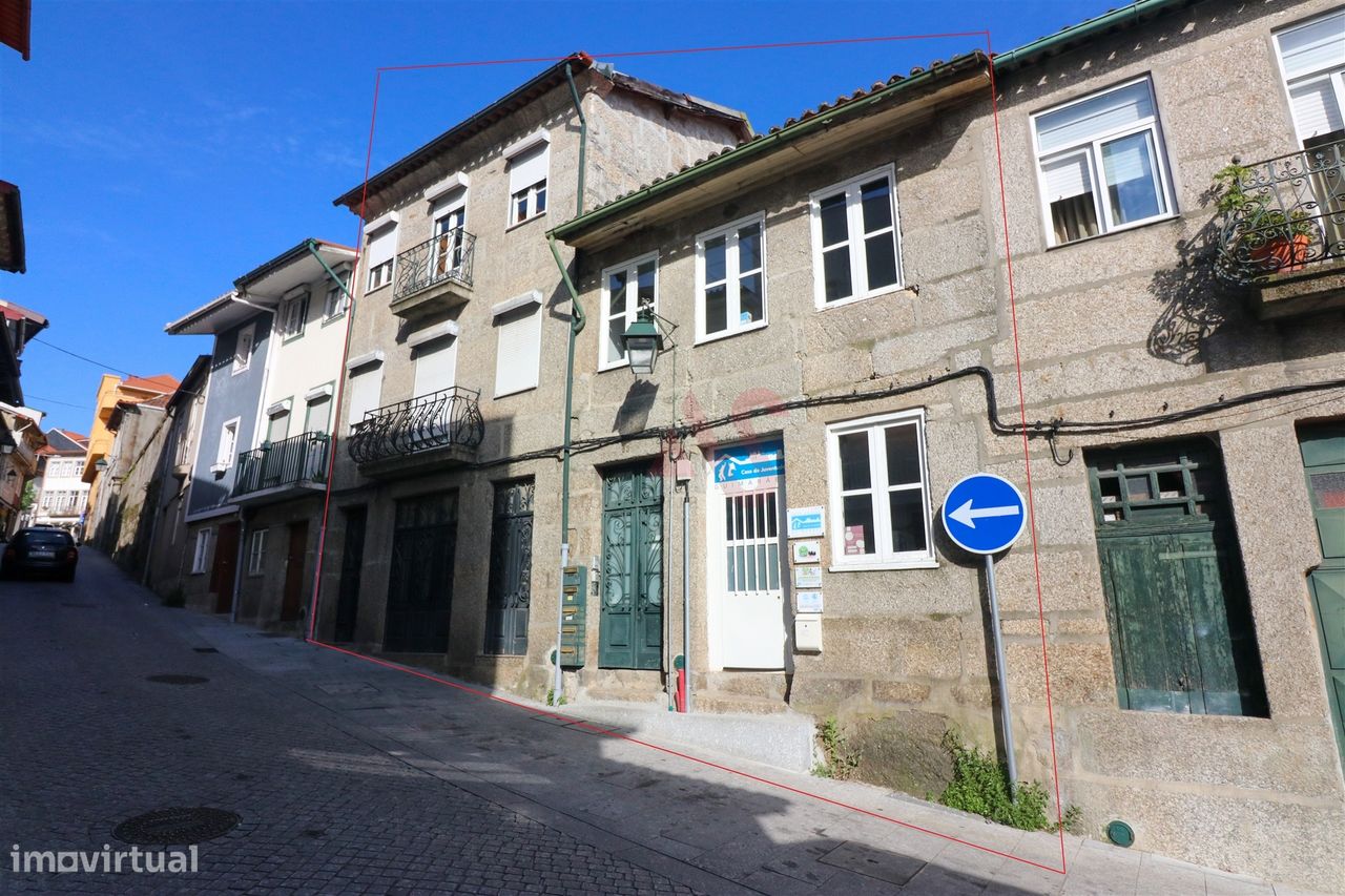 9 bedrooms Building in Guimaraes, Portugal No. 94859