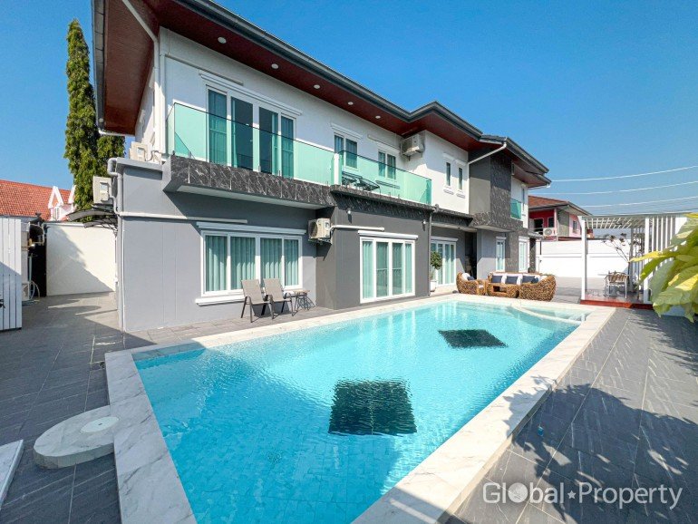 4 chambres house à vendre à Pattaya, Chonburi, Eastern Thailand, Thailand № 82637
