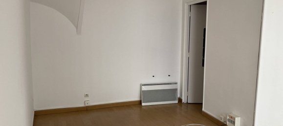 Коммерческая недвижимость 28м² в Куйи-Пон-о-Дам, Франция № 178798 2