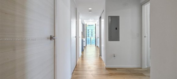 3 Schlafzimmer Gewerbliche Immobilien in Miami, USA, Nr. 614755 4