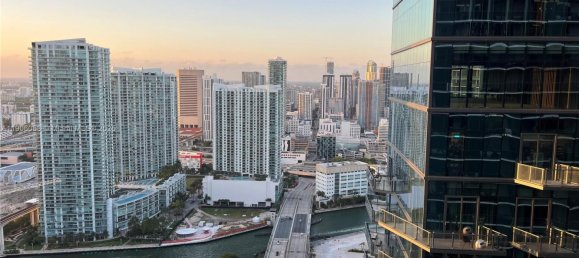 3 Schlafzimmer Gewerbliche Immobilien in Miami, USA, Nr. 614755 8