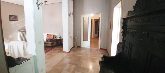 6 rooms House in Sale, Italy No. 28839 4