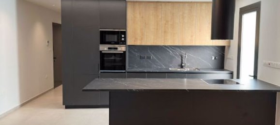 Квартира с 2 спальнями в Лимассол, Кипр № 19855 3