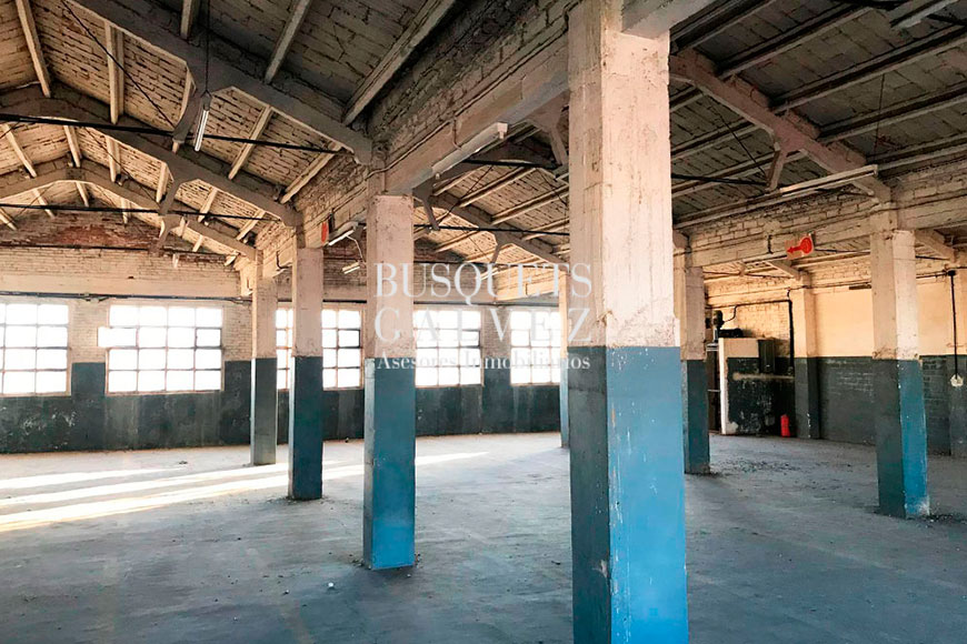 Edificio en Sant Martí, Spain 2487 m² No. 88288