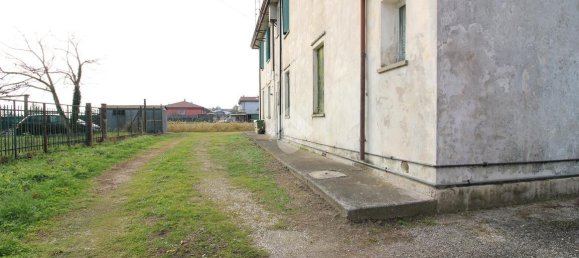 2-salle Appartement à Fossalta di Portogruaro, Italy No. 168059 12