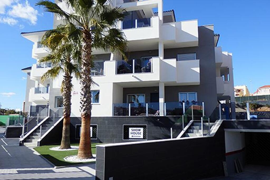 Apartamento de 2 dormitorios en Alicante, Spain No. 117379