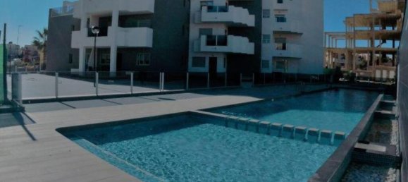 Apartamento de 2 dormitorios en Alicante, Spain No. 117379 3