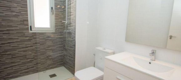 Apartamento de 2 dormitorios en Alicante, Spain No. 117379 7