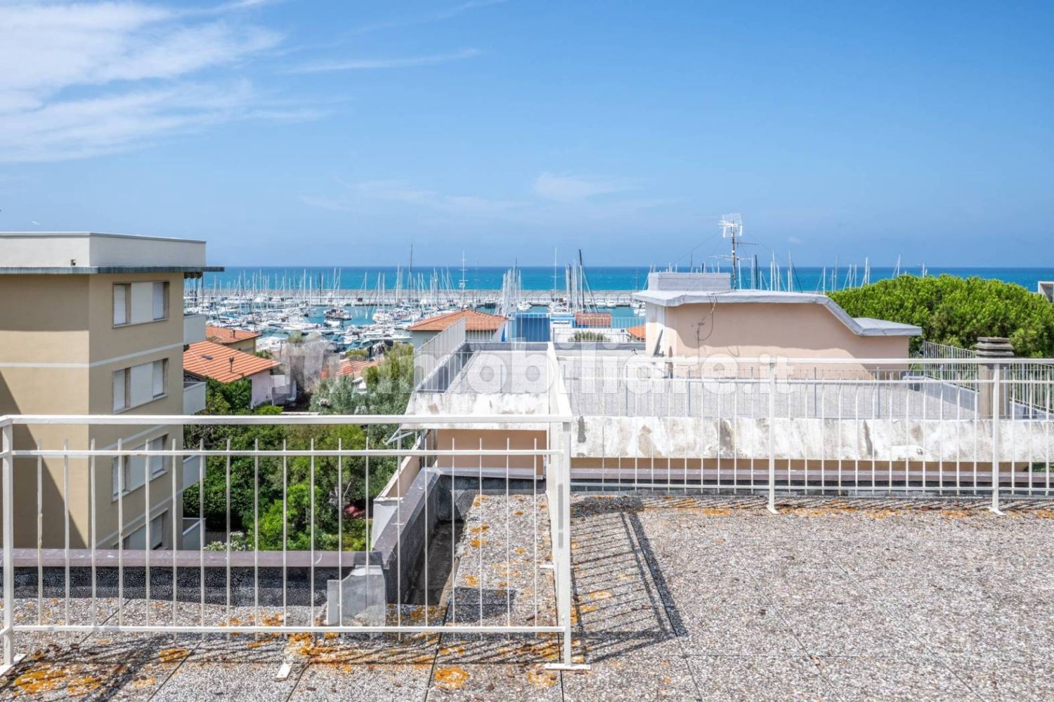 Apartamento de 2 dormitorios en Rosignano Marittimo, Italy No. 262596