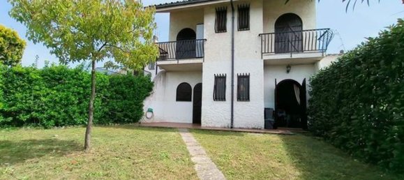 3 bedrooms Villa in Fondi, Italy No. 337032 2