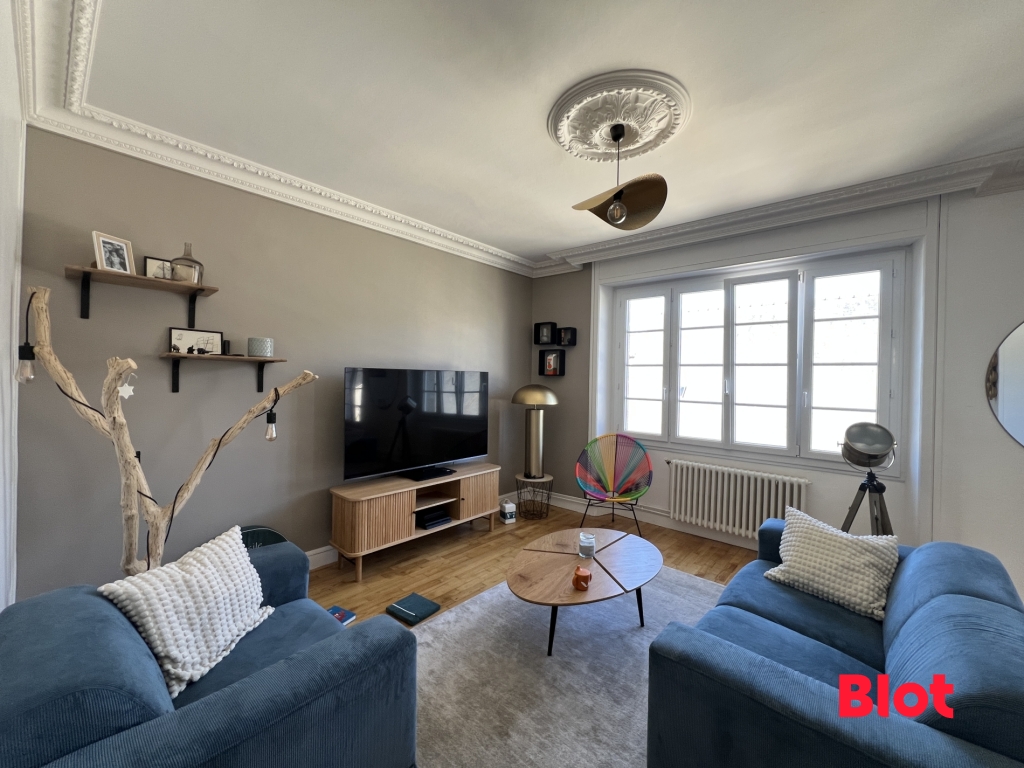 2 bedrooms Apartment in Dinan, France No. 303268