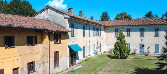 Villa de 10 dormitorios en Lonate Pozzolo, Italy No. 303539 8