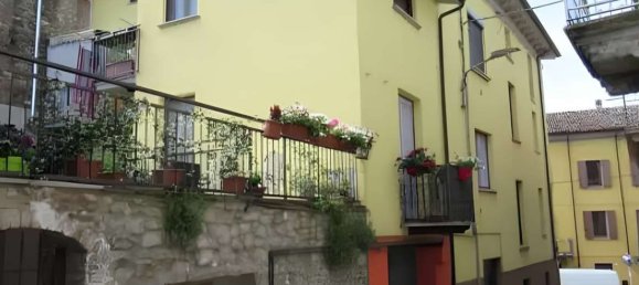 Квартира с 2 комнатами в Варци, Италия № 109448 5