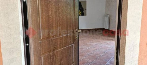 Квартира с 4 комнатами в Фрозиноне, Италия № 113476 4