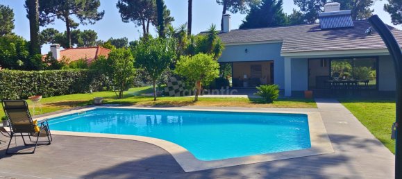 4 bedrooms Villa in Almada, Portugal No. 202476 2