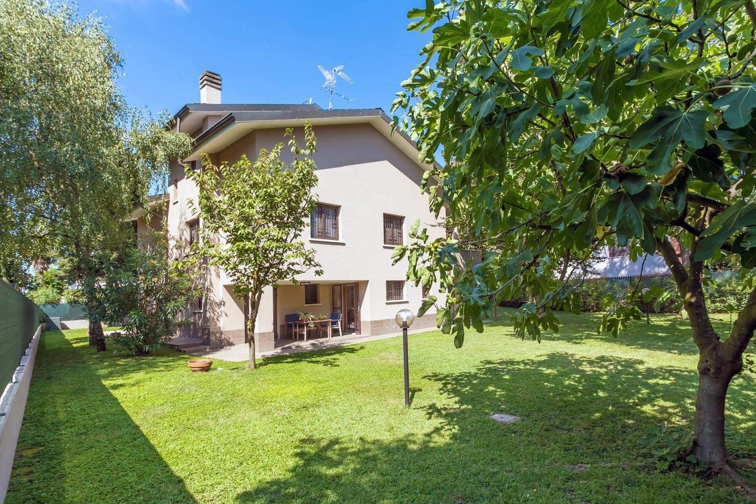 5 rooms Villa in Corsico, Italy No. 336937