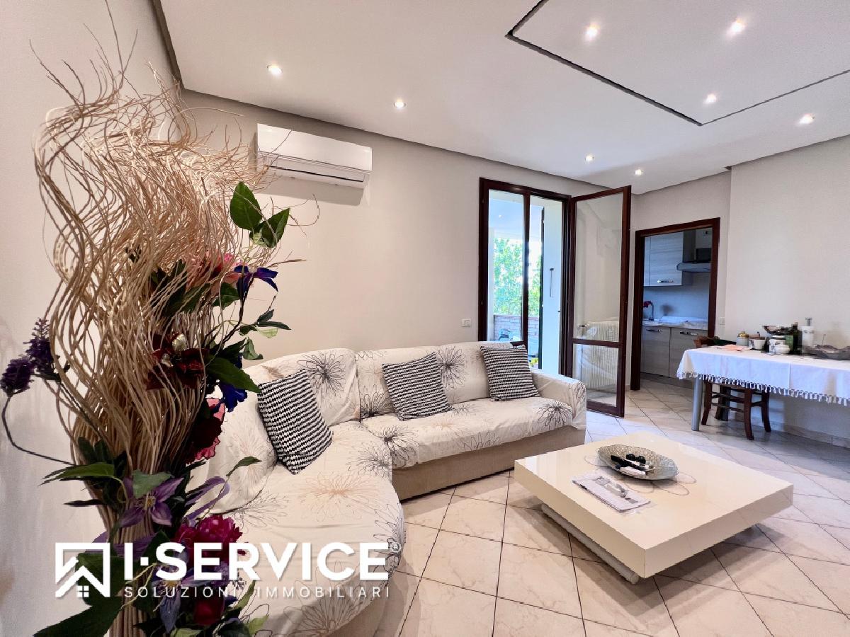 2 bedrooms Building in Bellaria Igea Marina, Italy No. 267302