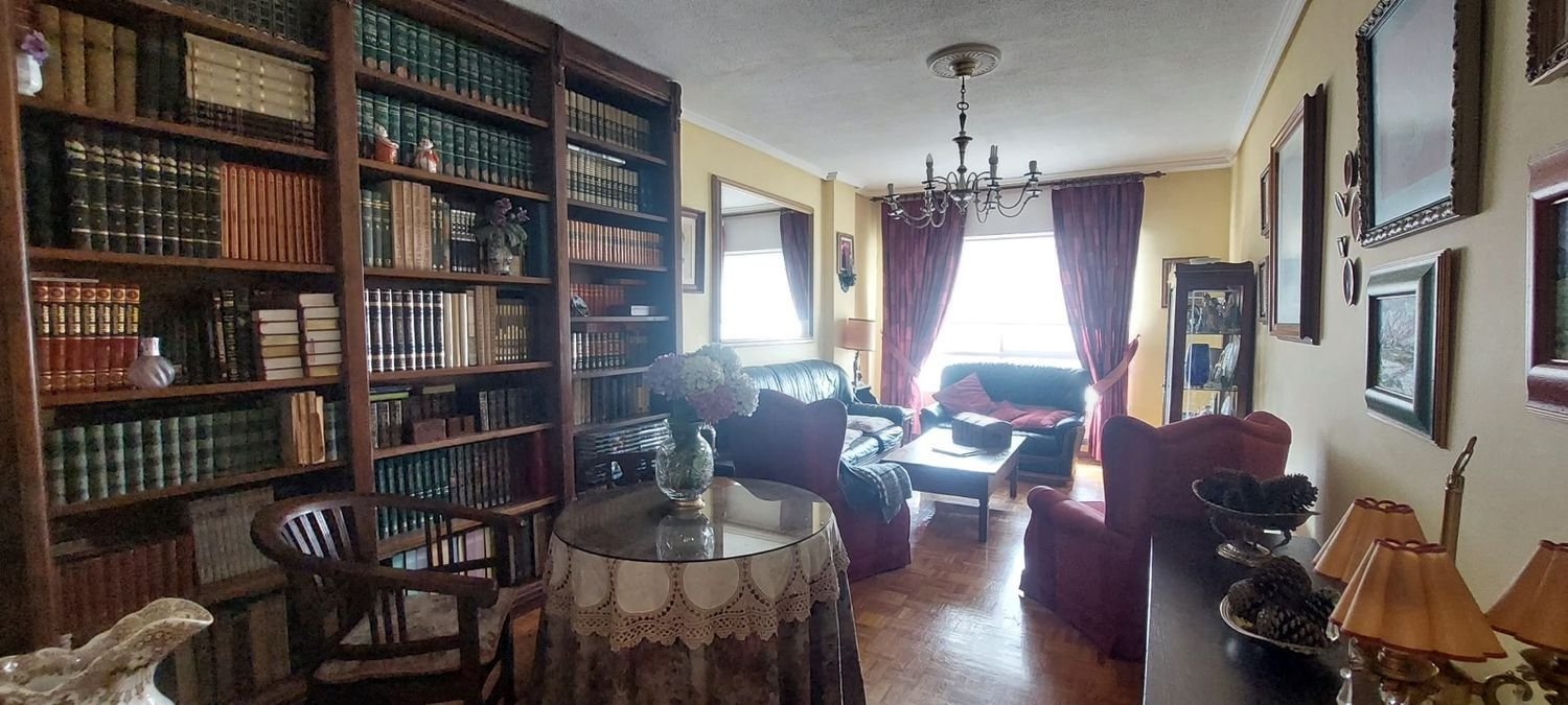 Квартира с 4 спальнями в O Карбальиньо, Испания № 197114