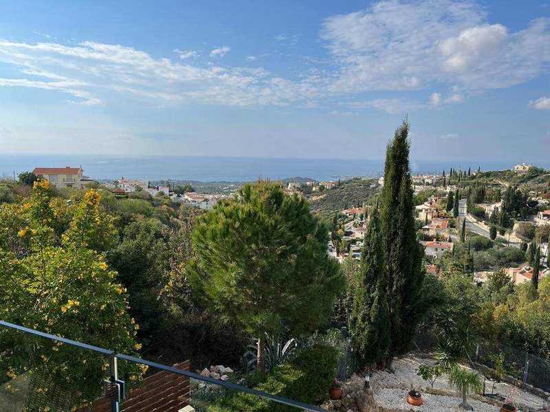 Propiedad comercial de 4 dormitorios en Tala, Cyprus No. 6925