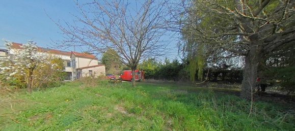 4 bedrooms House in Carrieres-sur-Seine, France No. 189182 2